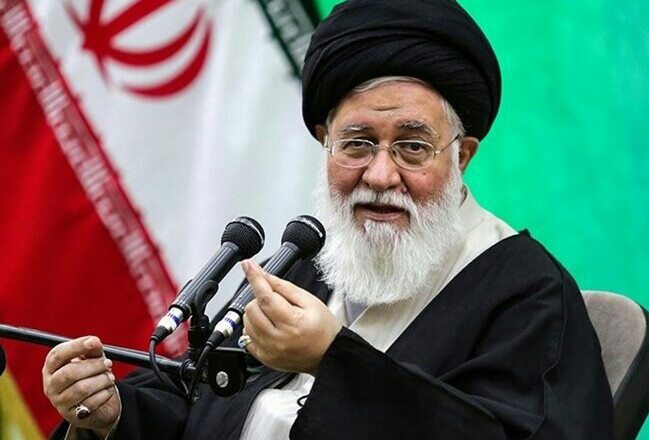 یک دیوانه غول بی‌شاخ و دمی مثل ترامپ به سپاه توهین می‌کند/ اگر این جسارت احمقانه برای باز کردن راه تجاوز و برخورد با سپاه باشد، حماقت بیشتری است