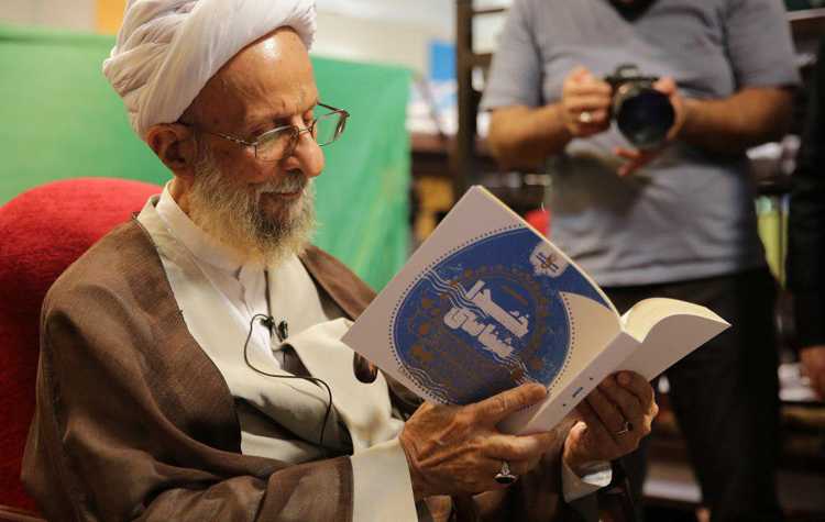 مصباح یزدی قانون اساسی را قبول ندارد/ سخنان مصباح بر اساس فقه اهل سنت است/ رهبری جایزالخطا است و اطاعت از سخنان او واجب نیست