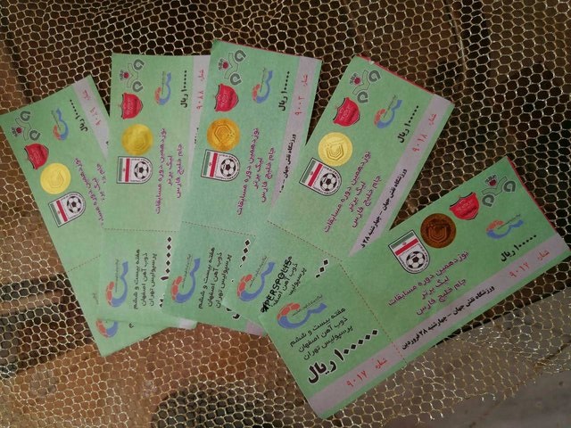 ماجرای اشتباه در بلیت‌های بازی ذوب‌آهن - پرسپولیس چه بود؟