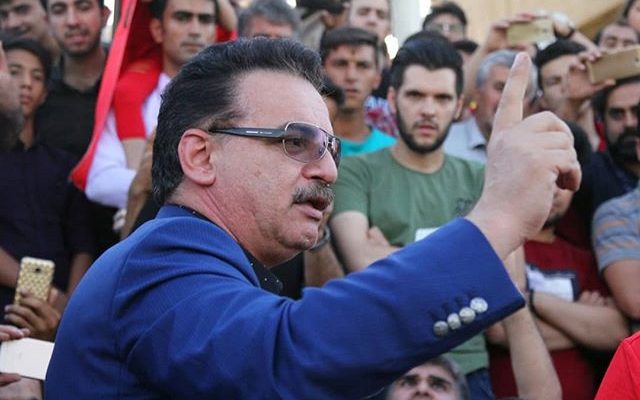 آقای تاج‌ با رفتنت بیشتر به فوتبال خدمت می‌کنی/ وزیر از دفترش بیرون بیاید