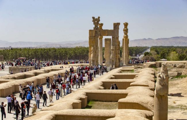 تخت جمشید جای بازی نیست