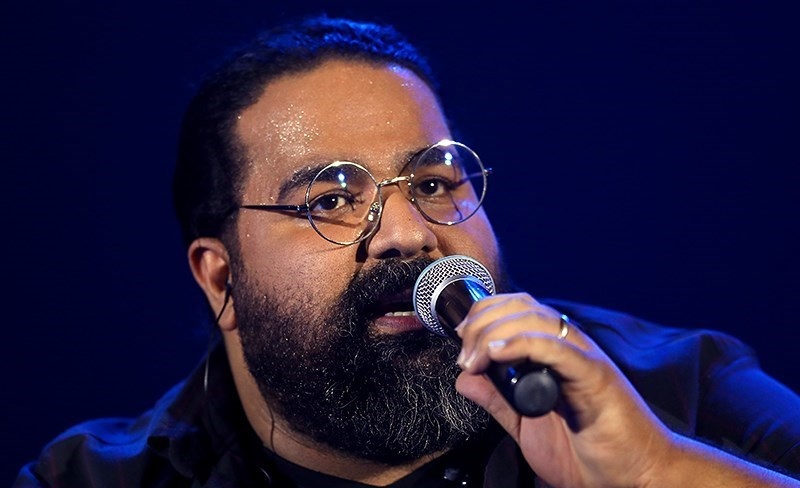 رضا صادقی در چابهار برای سیلزدگان میخواند رضا صادقی در چابهار برای سیلزدگان میخواند