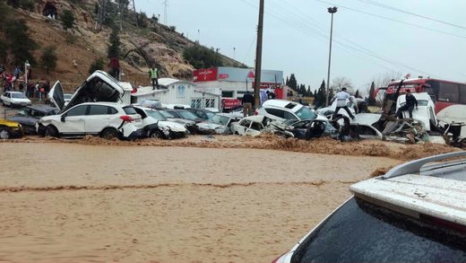 هزینه خودرو‌های خسارت دیده در حادثه سیل شیراز پرداخت می‌شود/کمک بلاعوض برای جبران خسارت وارده به منازل
