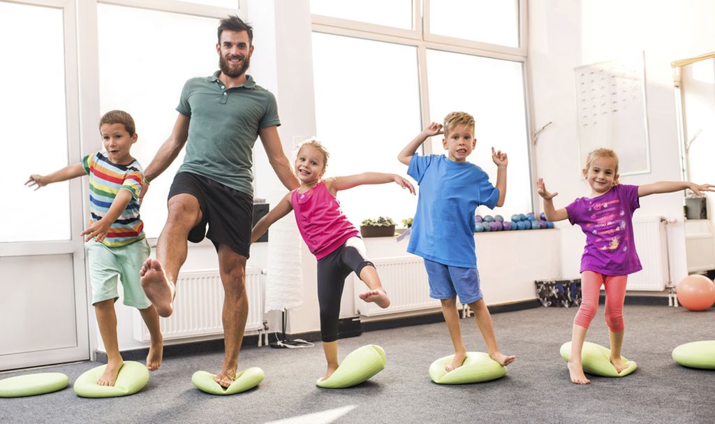 بهترین حرکات ورزشی بهترین حرکات ورزشی برای کودکان در گروههای سنی مختلف