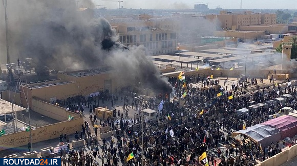 تهدید معترضان عراقی مقابل سفارت توسط بالگرد‌های آمریکایی