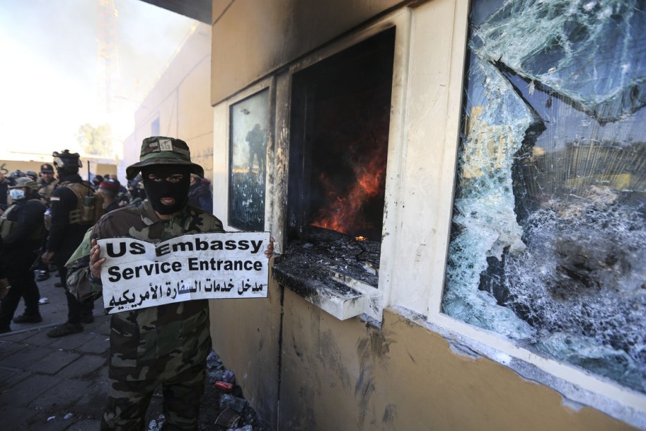 استیصال آمریکا در برابر حادثه حمله به سفارت در بغداد/ آیا ایران نتیجه بازی را به نفع خود تغییر داده است؟