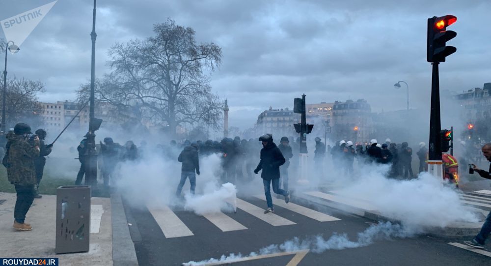 هجوم پلیس فرانسه با گاز اشک‌آور به معترضان