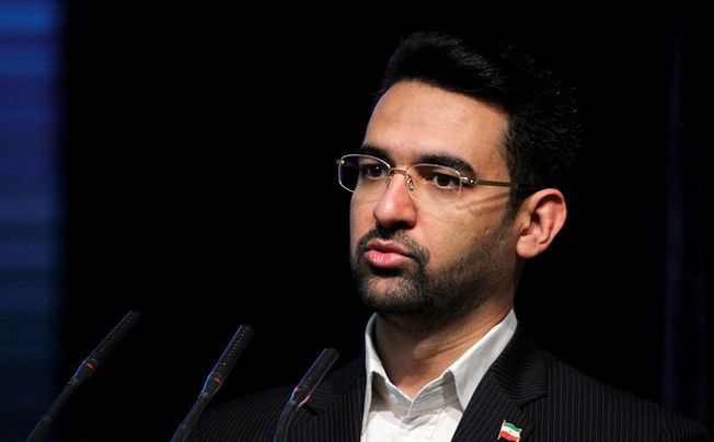 مقابل سانسور آمریکا در اینستاگرام میایستیم اذری جهرمی