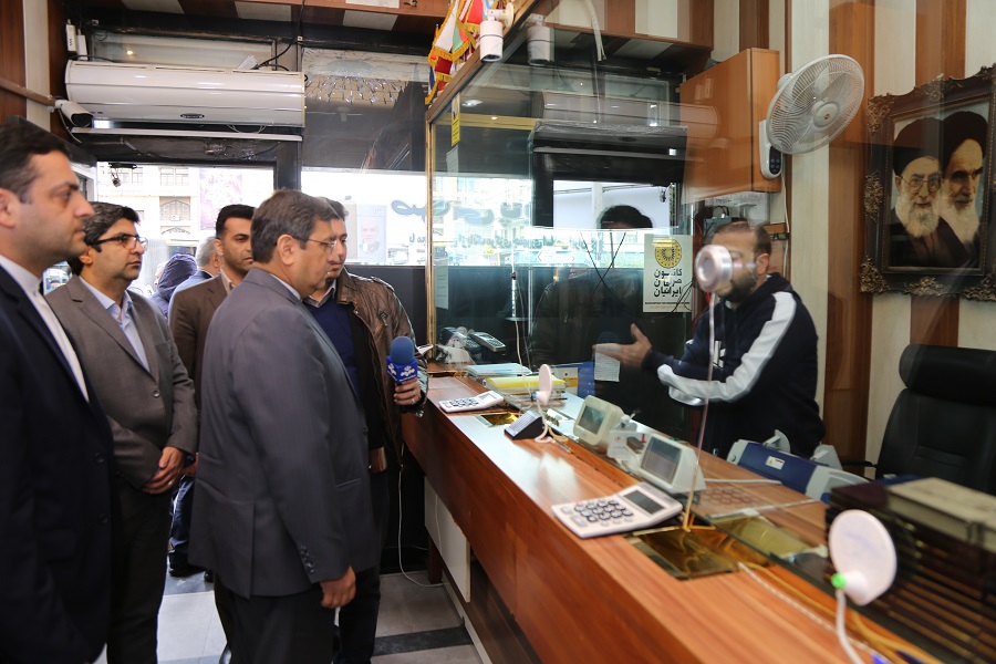 بازدید سرزده رئیس کل بانک مرکزی از فعالیت بازار ارز همتی
