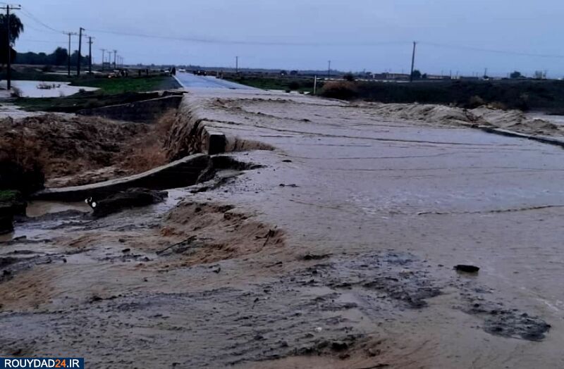 مسدود شدن ۲ جاده اصلی در جنوب کرمان توسط سیلاب