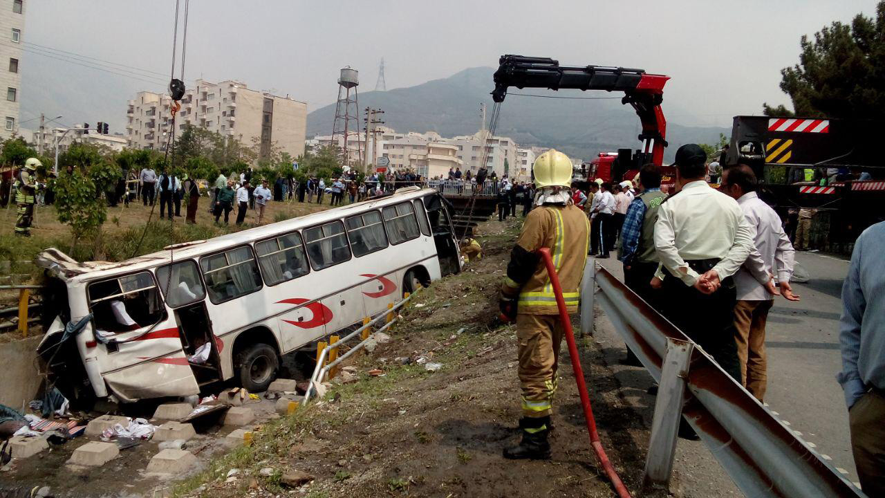 واژگونی سرویس مدرسه وسط شهر شیراز