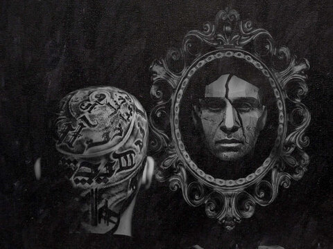 خواننده‌ای که بی حاشیه نمی‌تواند کار کند