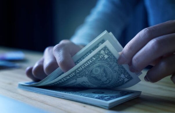 ۲۰ درصد مازاد قرادادهای خارجی در جیب واسطه‌ها