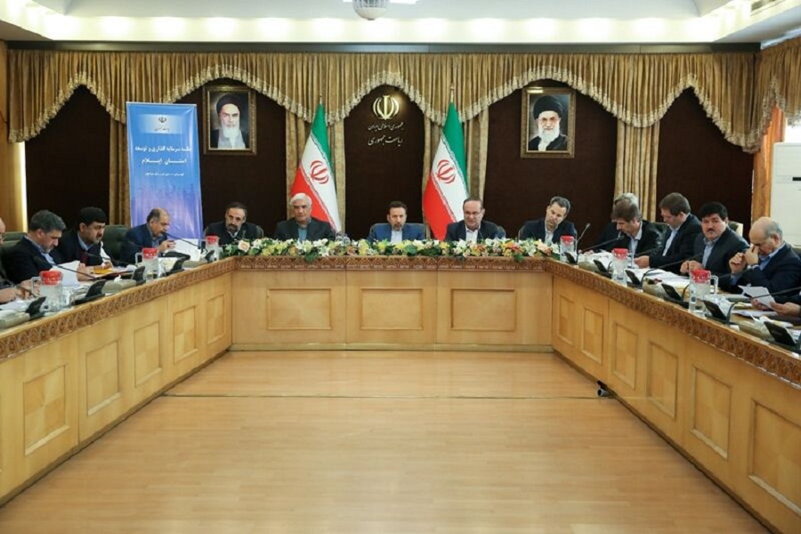 واعظی: با پیامکهای تهدیدآمیز میخواهند مانع تصویب بودجه شوند واعظی