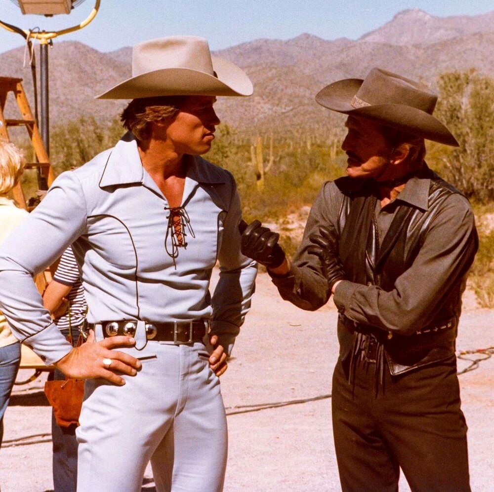 درگذشت کرک داگلاس و واکنش احساسی آرنولد