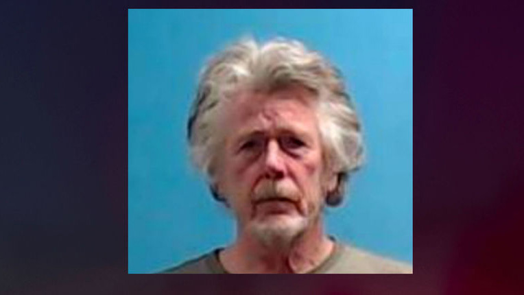 عکاس شیطان صفت ۳۰ دختر را به تاریک خانه برد