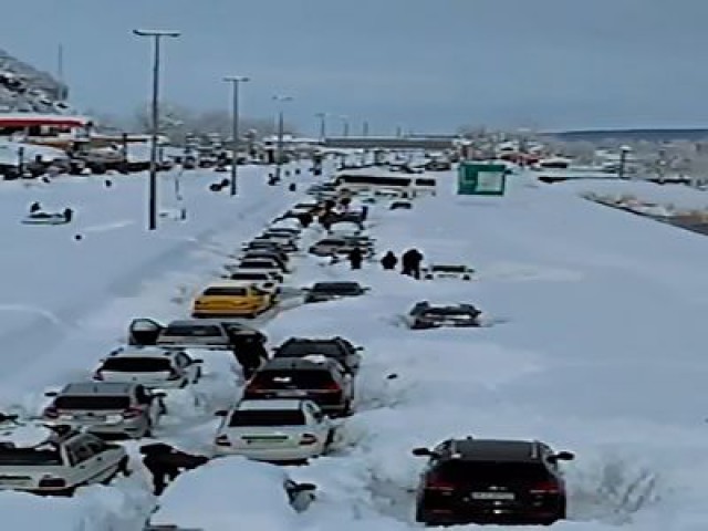 قطع برق و آب در مناطق روستایی/۱۴۷ مصدوم و ۸ فوتی در ۴ روز برف گیلان