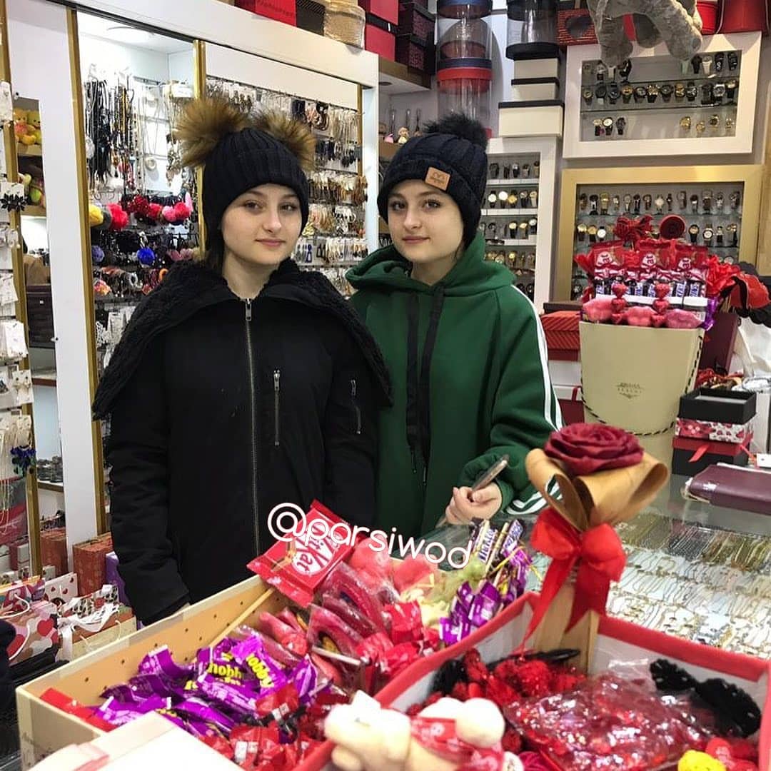 سارا و نیکا