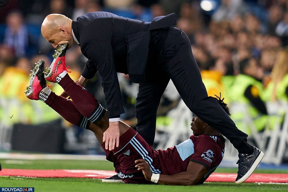 اتفاقی نادر در فوتبال؛ لگد بازیکن سلتاویگو به صورت زیدان! / عکس