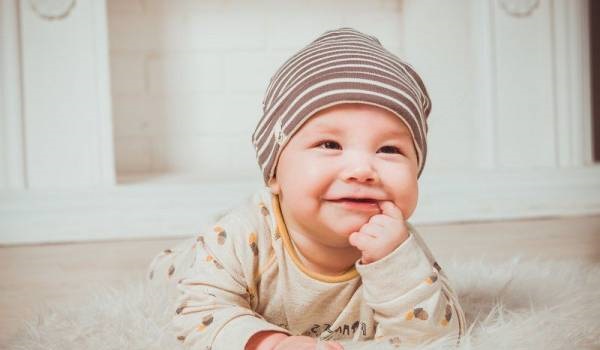 علائم بارداری پسر روی شکم زن حامله بارداری