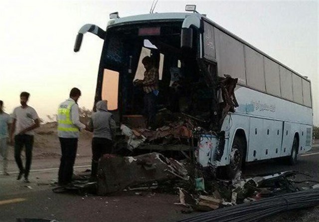 11 زخمی براثر تصادف اتوبوس با کامیون در یزد