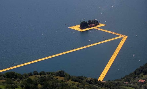 قدم زدن روی دریاچه