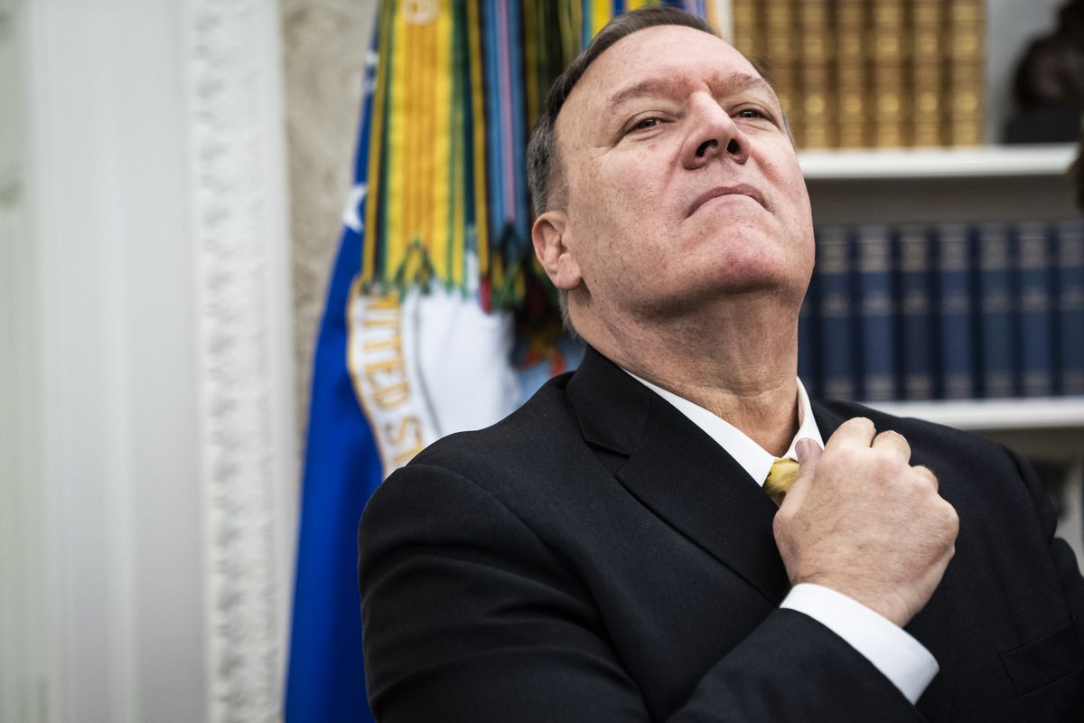 فریاد پمپئو بر سر خبرنگار/ جریان مصاحبه جنجالی رادیو آمریکا با وزیر خارجه ایالات متحده چیست؟