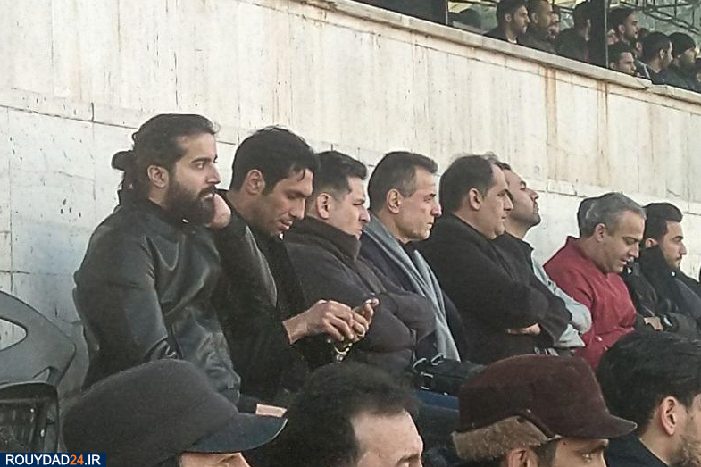 خواننده «هوروش بند» تماشاگر بازی پرسپولیس و تراکتور+عکس خواننده «هوروش بند» تماشاگر بازی پرسپولیس و تراکتور+عکس