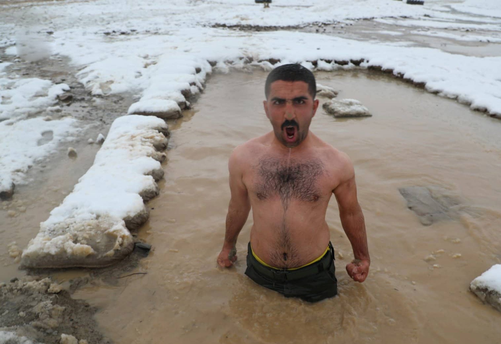 آموزش نظامی در برف