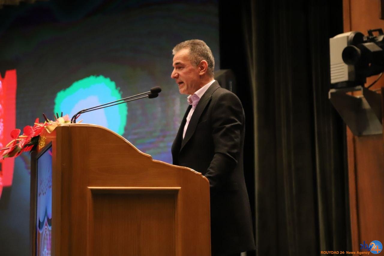 استعفای انصاری فرد و درگیری با پرسپولیس