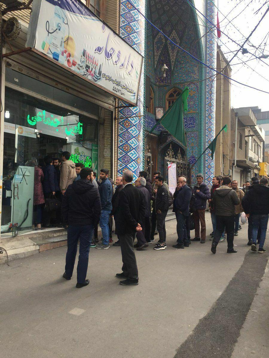 خوشحالی سودجویان از شیوع کرونا و بازی با جان مردم/ عرضه ماسک و ژل ضدعفونی با ۵ برابر قیمت واقعی