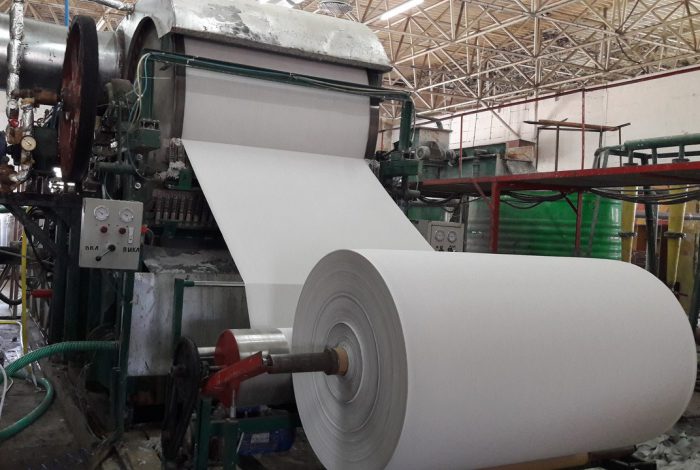 مشکلی در تامین کاغذ در ۶ ماهه اول امسال نداریم/ سه تولیدکننده بزرگ کاغذ داخلی عملا خوابیده‌اند