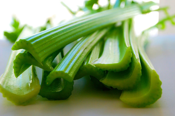 اگر مشکل خواب دارید، این ۷ ماده غذایی را نخورید!