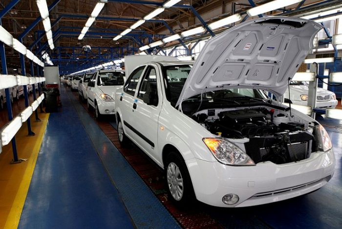 خودروسازان باید به مردم احترام بگذارند/ اوضاع از کنترل وزیر صمت خارج شده و سازمان حمایت هم در خواب است