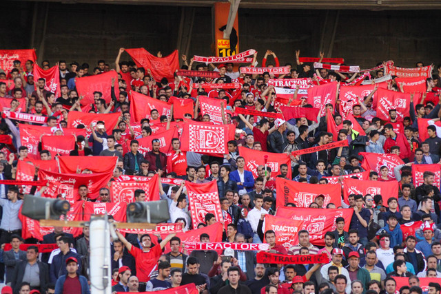 هواداران گلستانی تراکتورسازی با هزینه سردار آزمون در تبریز