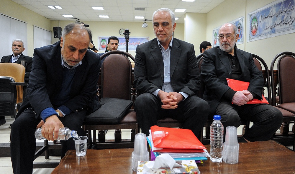 محکومان پرونده بانک سرمایه به زندان رفتند