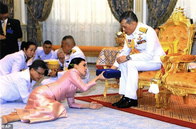 پادشاه تایلند با محافظ شخصی‌اش ازدواج کرد+عکس