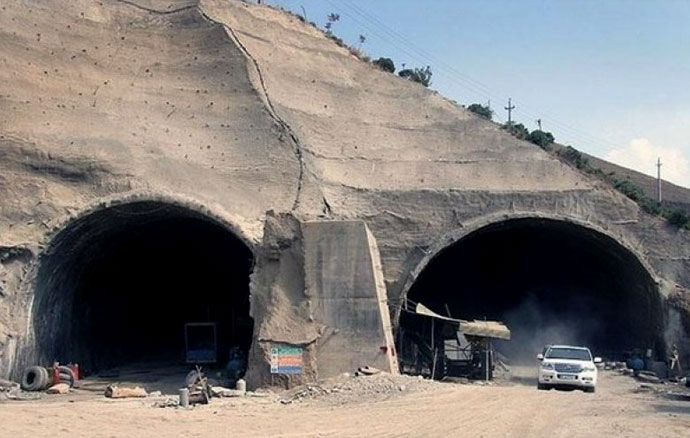 همه جا پای بنیاد مستضعفان در میان است/جزئیات ریزش تونل در آزادراه تهران-شمال