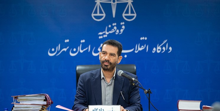 تصویر یکی از متهمان پرونده پتروشیمی که خارج از کشور به سر میبرد تصویر یکی از متهمان پرونده پتروشیمی که خارج از کشور به سر میبرد