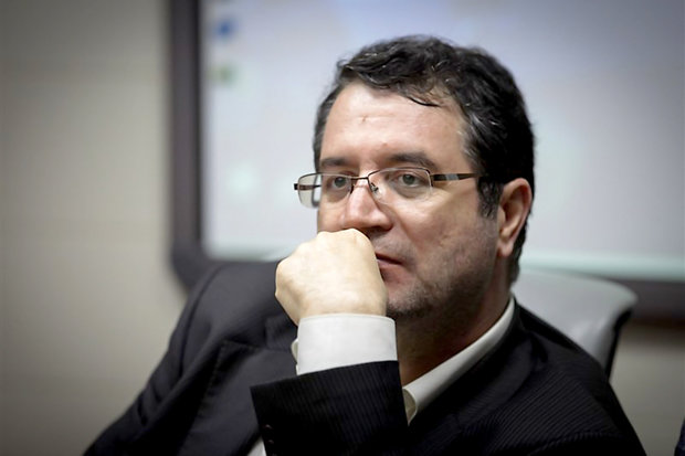 بیش از ۵۰ درصد مشکلات واحدهای تولیدی مسائل پولی و بانکی است