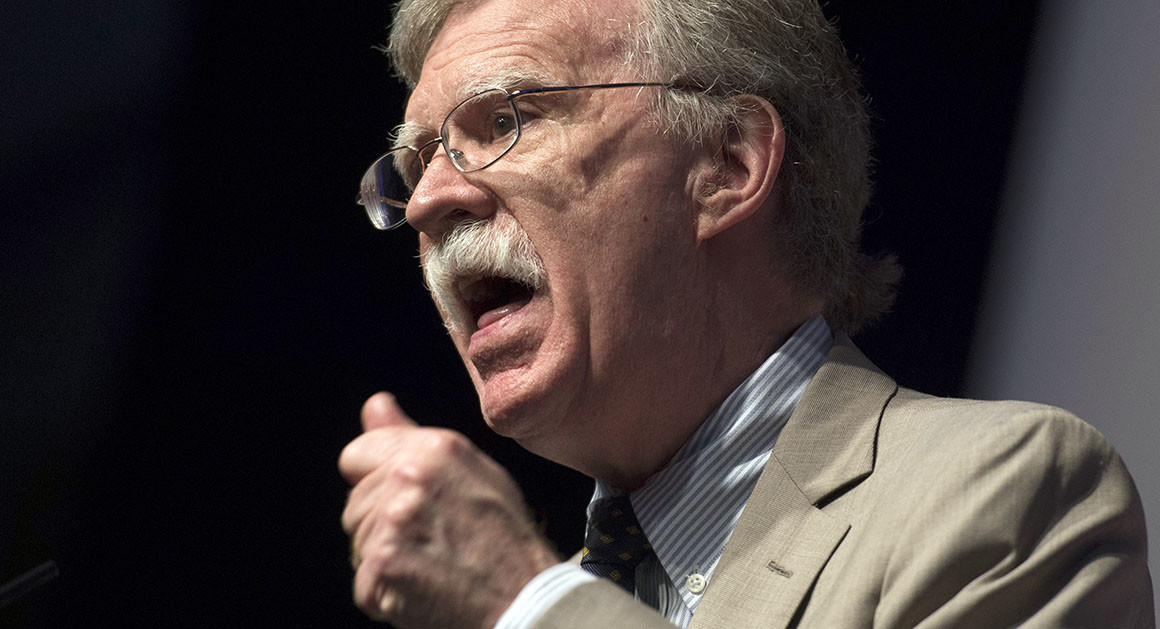 ناو هواپیمابر و نیرو‌های بمب‌افکن به خاورمیانه می‌فرستیم/ این پیام روشنی برای ایران است