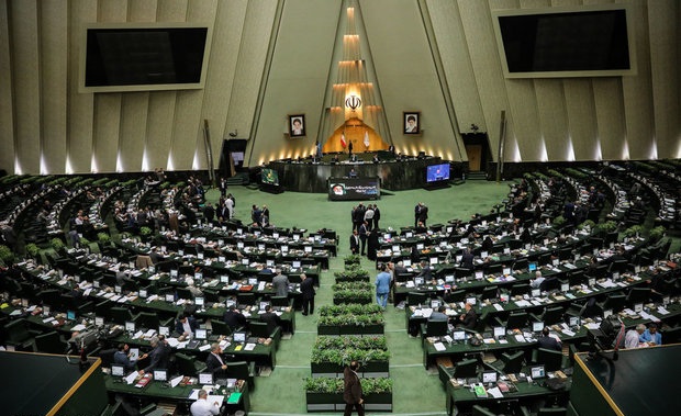 استفاده از تریبون مجلس برای یک استاندار! استفاده از تریبون مجلس برای یک استاندار!