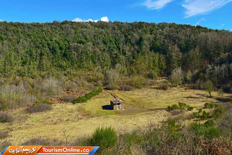 کلیسایی که در دهانه آتشفشان قرار دارد+تصاویر