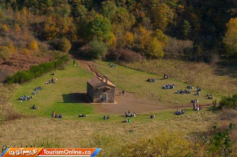 کلیسایی که در دهانه آتشفشان قرار دارد+تصاویر