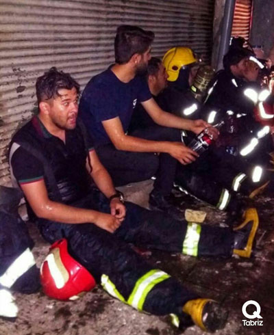 تصویری از آتش‌نشانان حادثه بازار تاریخی تبریز
