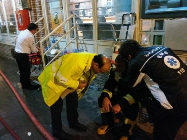 تصویری از آتش‌نشانان حادثه بازار تاریخی تبریز