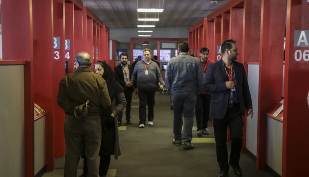 رونق «بازار فیلم فجر» زیر سایه تحریم/ تبلیغاتی که نتیجه عکس داشت