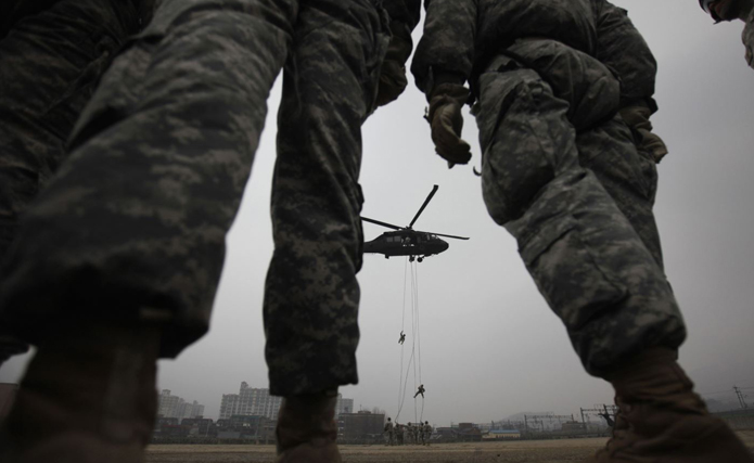 چقدر احتمال دارد ترامپ خود را درگیر جنگ نظامی با ایران کند؟/ آمریکا قدرت مقاومت ایران در برابر تحریم&zwnj;ها را دست کم &rlm;گرفته است