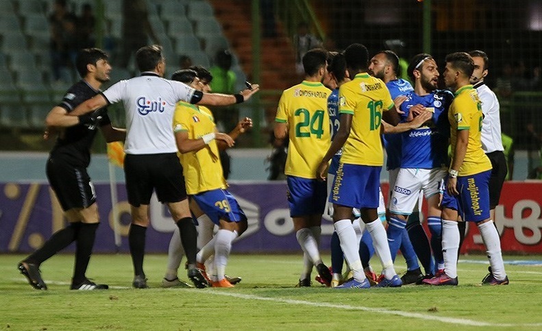 چون استقلال پیروز نشده فوتبال کثیف است؟