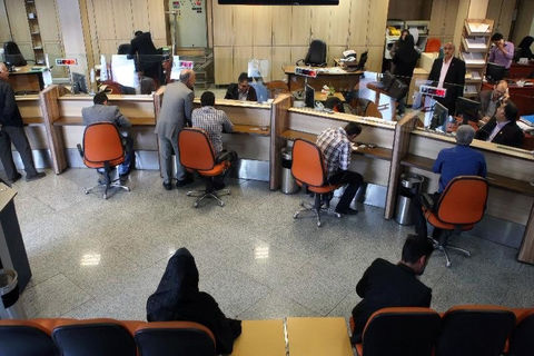 بلوکه بخشی از وام مشتریان غیر قانونی است